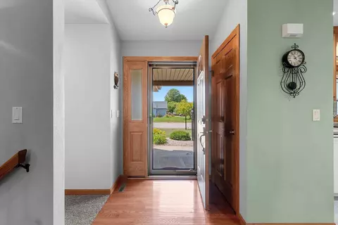 Entry Way - n9432 Logan Lane, Appleton, WI 54915 photo 4 of 6