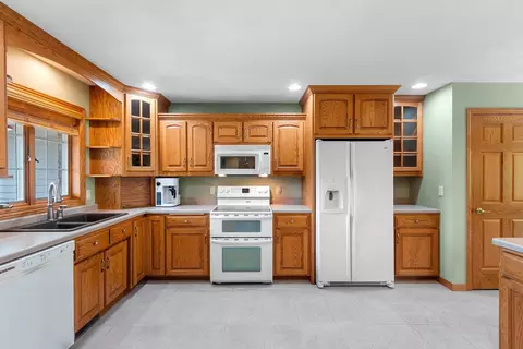 Kitchen - n9432 Logan Lane, Appleton, WI 54915 photo 4 of 7