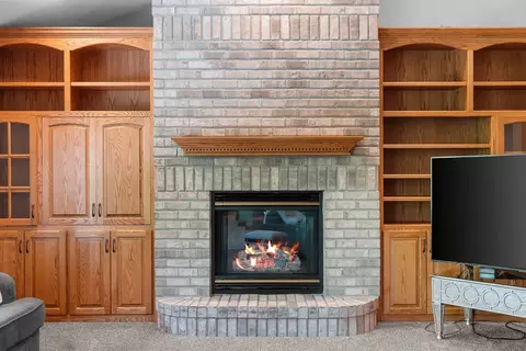 Living - n9432 Logan Lane, Appleton, WI 54915 photo 2 of 2