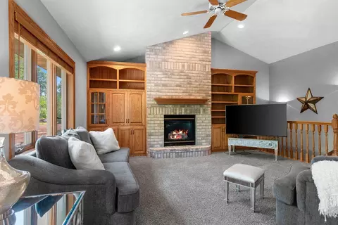Living - n9432 Logan Lane, Appleton, WI 54915 photo 1 of 2