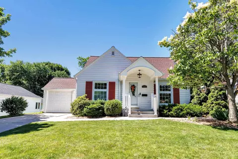 244 E Mission Rd, Green Bay, WI 54301