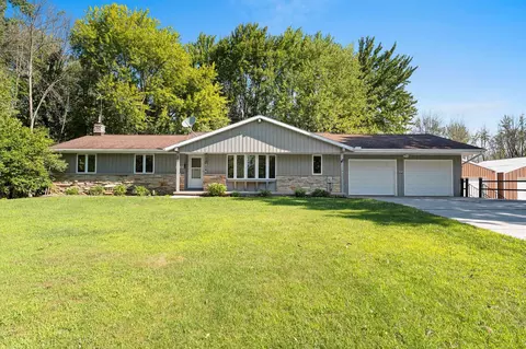 5025 Luxemburg Rd, New Franken, WI 54229