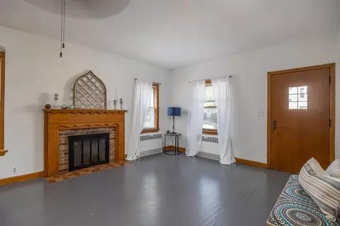 Living - 714 N Oneida St, Appleton, WI 54911 photo 3 of 4