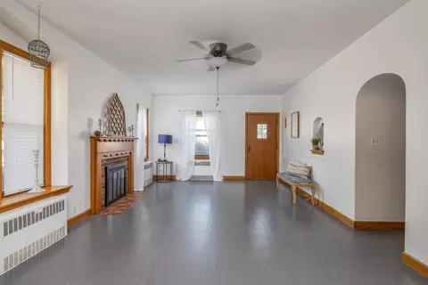 Living - 714 N Oneida St, Appleton, WI 54911 photo 2 of 4