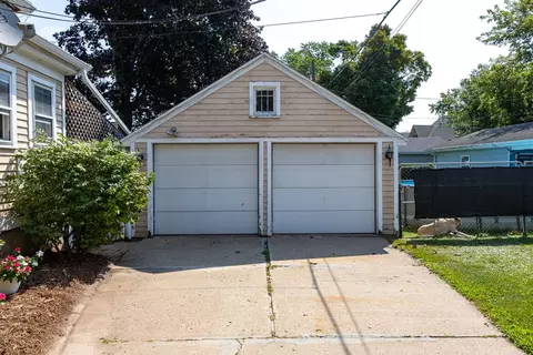 Exterior - 714 N Oneida St, Appleton, WI 54911 photo 10 of 10