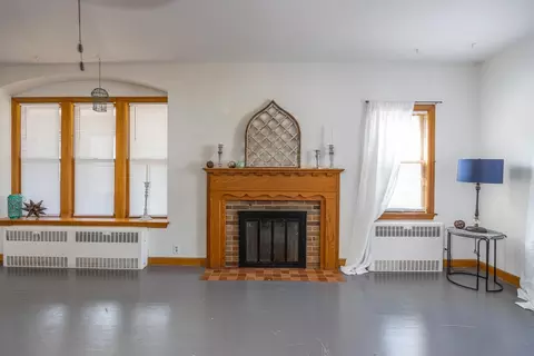 Living - 714 N Oneida St, Appleton, WI 54911 photo 1 of 4