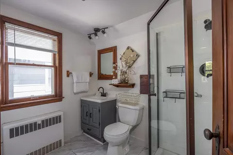 Bath - 714 N Oneida St, Appleton, WI 54911 photo 2 of 2