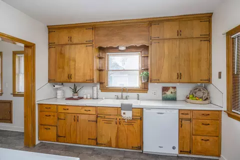 Kitchen - 714 N Oneida St, Appleton, WI 54911 photo 2 of 2