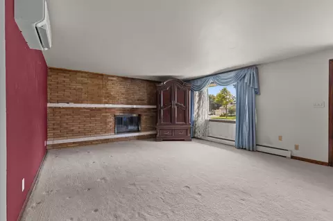 Living - 630 W Capitol Dr, Appleton, WI 54911 photo 1 of 4