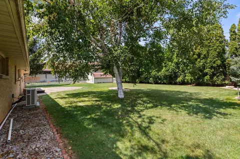 Exterior - 630 W Capitol Dr, Appleton, WI 54911 photo 7 of 9