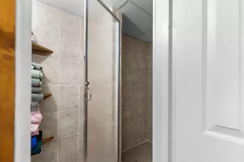 Bath - 630 W Capitol Dr, Appleton, WI 54911 photo 6 of 8