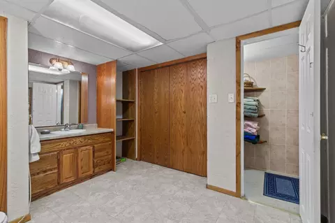 Bath - 630 W Capitol Dr, Appleton, WI 54911 photo 4 of 8