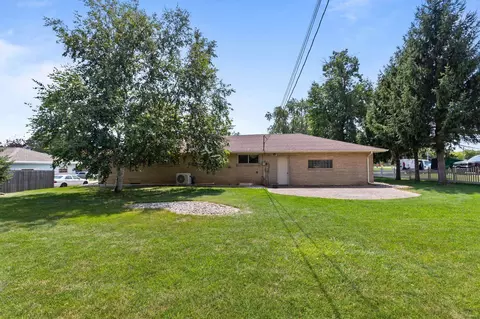 Exterior - 630 W Capitol Dr, Appleton, WI 54911 photo 5 of 9