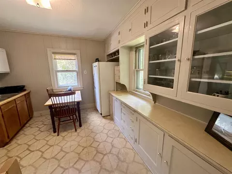 Kitchen - 516 E Maple St, Appleton, WI 54915 photo 4 of 5