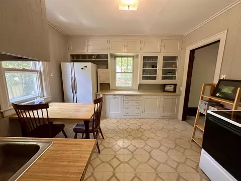 Kitchen - 516 E Maple St, Appleton, WI 54915 photo 3 of 5
