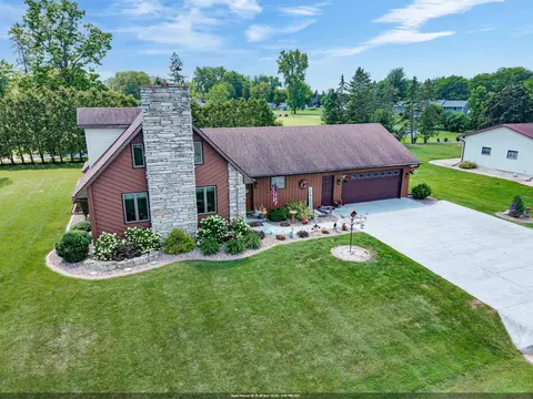 424 Van De Loo St, Kaukauna, WI 54130