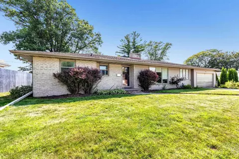 1131 St Agnes Dr, Green Bay, WI 54304