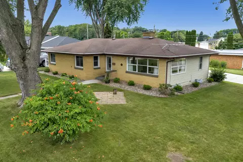 802 Ernst Dr, Green Bay, WI 54304
