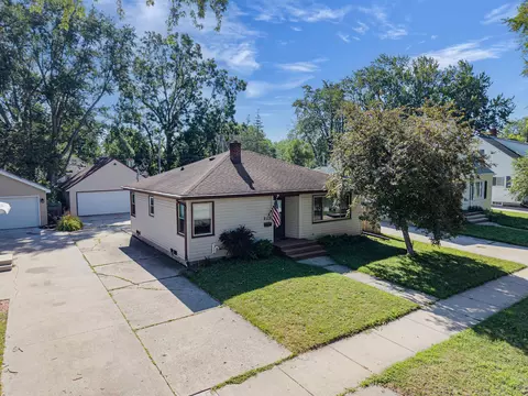View/Area - 2112 N Superior St, Appleton, WI 54911 photo 1 of 12