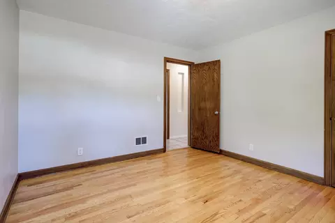 Bedroom - 2112 N Superior St, Appleton, WI 54911 photo 2 of 4