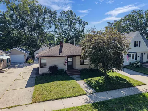 View/Area - 2112 N Superior St, Appleton, WI 54911 photo 2 of 12