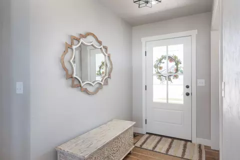 Entry Way - n9270 Laura St, Appleton, WI 54915 photo 1 of 3