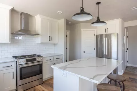 Kitchen - n9270 Laura St, Appleton, WI 54915 photo 2 of 4