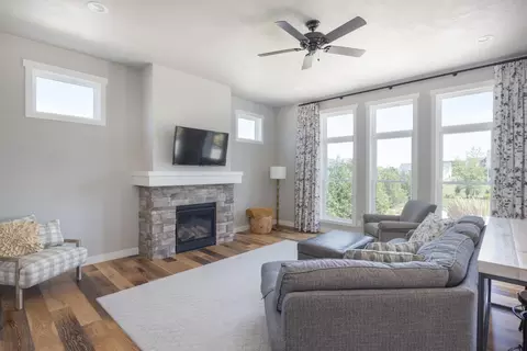 Living - n9270 Laura St, Appleton, WI 54915 photo 1 of 2