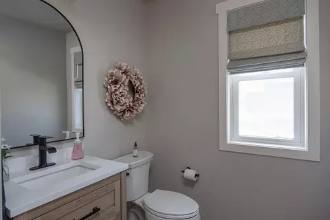 Bath - n9270 Laura St, Appleton, WI 54915 photo 3 of 4