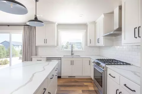 Kitchen - n9270 Laura St, Appleton, WI 54915 photo 3 of 4