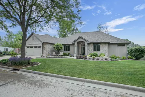 621 Glenview Ave, Combined Locks, WI 54113