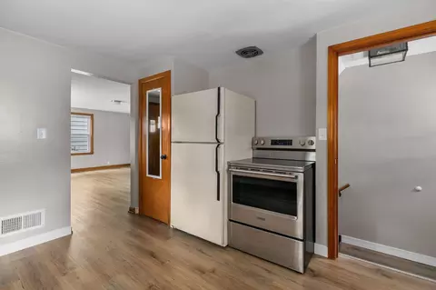 Entry Way - 1316 W Rogers Ave, Appleton, WI 54914 photo 1 of 1