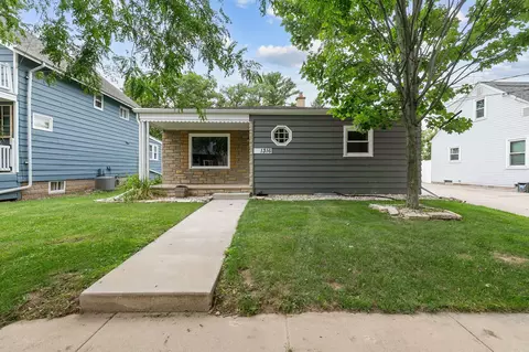 Exterior - 1316 W Rogers Ave, Appleton, WI 54914 photo 4 of 8