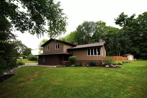 208 W Highland Dr, Oconto Falls, WI 54154