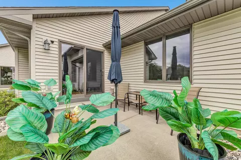 Exterior - 810 E River Dr #E, De Pere, WI 54115 photo 2 of 5