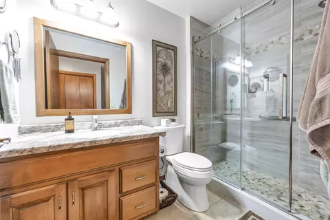 Bath - 810 E River Dr #E, De Pere, WI 54115 photo 2 of 2