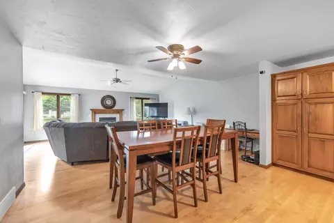 Dining - 810 E River Dr #E, De Pere, WI 54115 photo 2 of 2