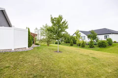Exterior - 2901 E Turquoise Ln, Appleton, WI 54913 photo 8 of 10