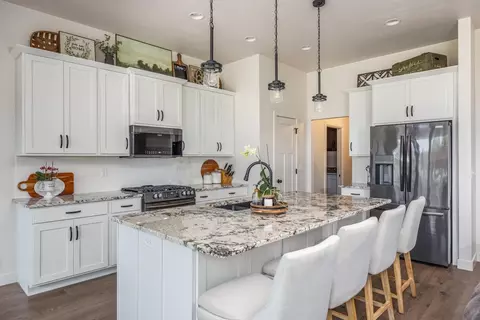Kitchen - 2901 E Turquoise Ln, Appleton, WI 54913 photo 1 of 3
