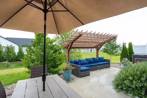 Exterior - 2901 E Turquoise Ln, Appleton, WI 54913 photo 5 of 10