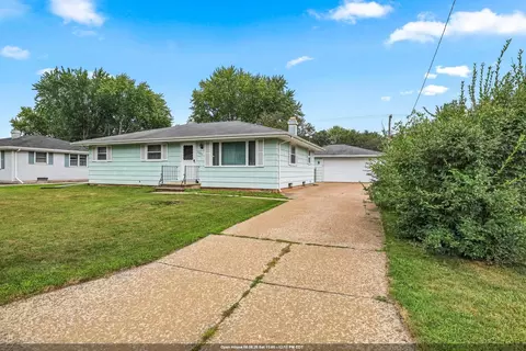 1146 Honeysuckle Ln, Neenah, WI 54956