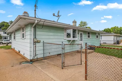 1146 Honeysuckle Ln, Neenah, WI 54956