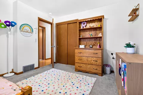 Bedroom - 731 E Harding Dr, Appleton, WI 54915 photo 4 of 5