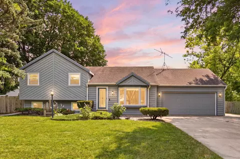 1303 Green Valley Dr, Neenah, WI 54956