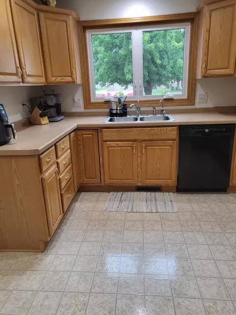 Kitchen - 209 Windfield Ct, Wrightstown, WI 54180 photo 2 of 4
