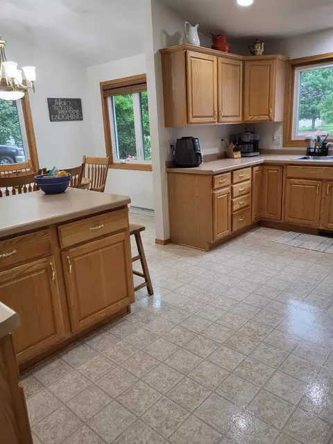 Kitchen - 209 Windfield Ct, Wrightstown, WI 54180 photo 3 of 4