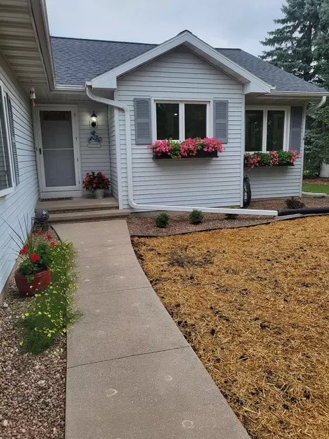 Exterior - 209 Windfield Ct, Wrightstown, WI 54180 photo 2 of 10
