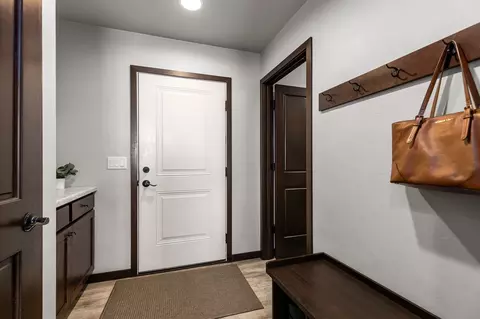 Entry Way - 2818 W Hidden Pine Dr, Appleton, WI 54913 photo 2 of 3