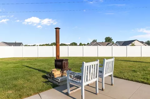 Exterior - 2818 W Hidden Pine Dr, Appleton, WI 54913 photo 5 of 6