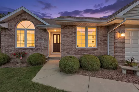 3429 E River Dr, Green Bay, WI 54301